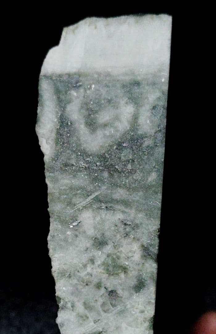 ☆翡翠原石☆稀少・下仁田翡翠【クリフプレート・化粧面磨き566g