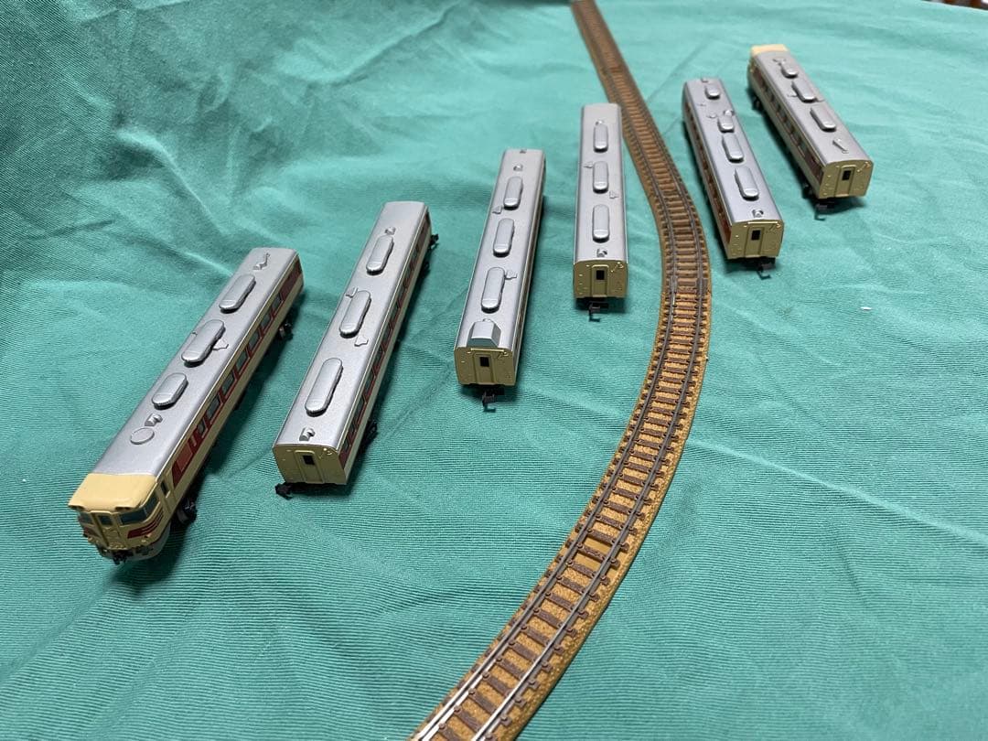 Nゲージ キハ82￼￼ 2両、キハ80 4両。計6両編成のセットです - メルカリ