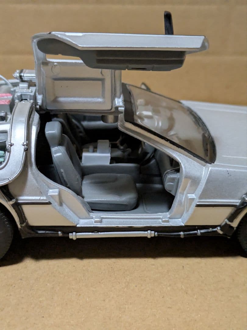 WELLY　　バックトゥザフューチャーPART2 デロリアン　1/24