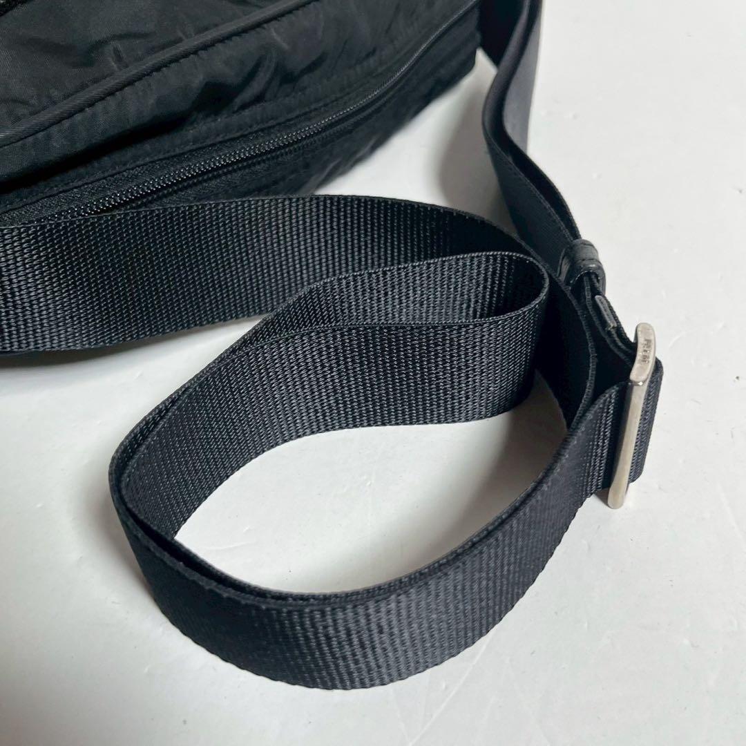 【極上美品✨】プラダ ミニ カメラバッグ ショルダーバッグ 三角ロゴ ナイロン