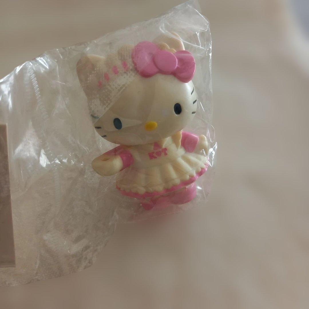 ハローキティ アクセサリートレイ　キャラクターコレクション 8個セット