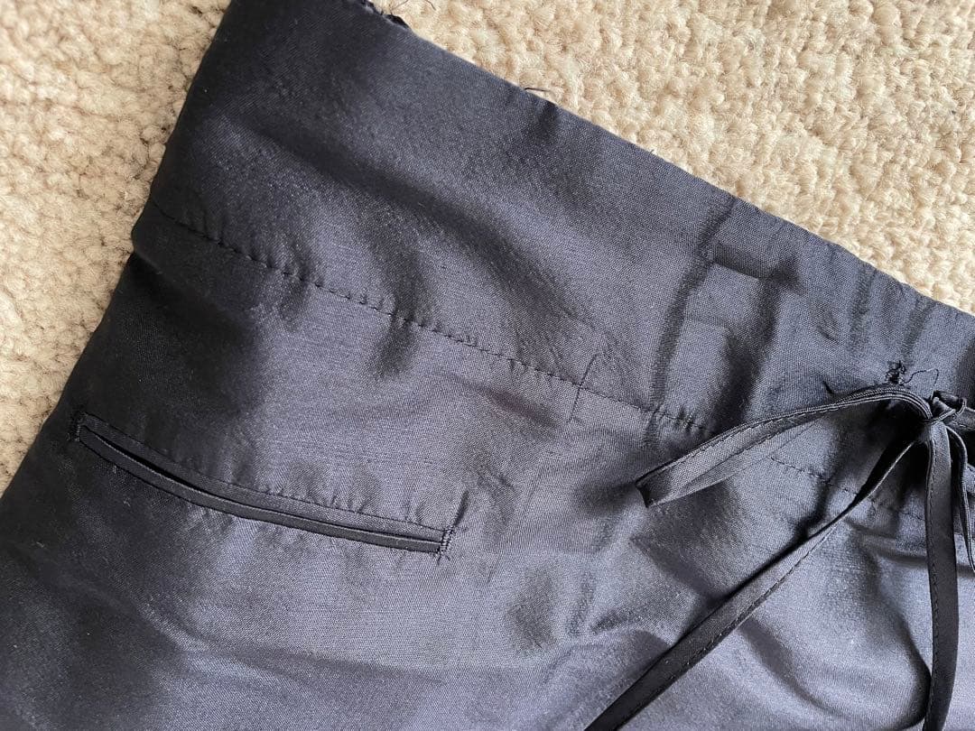 再値下/美品ドレステリアDRESSTERIORシルクストレートスカーネイビー38