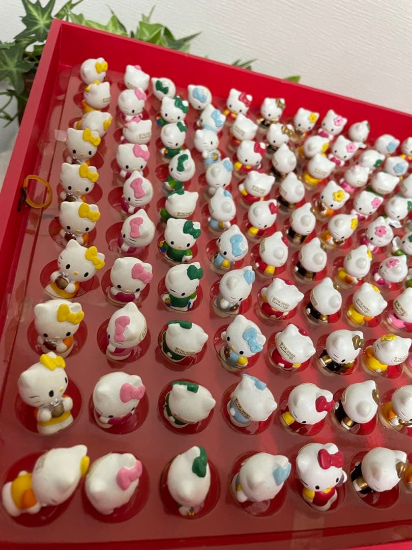 新品　ケース付き　サンリオ　ハローキティの幸運を呼ぶ開運マスコット　360個