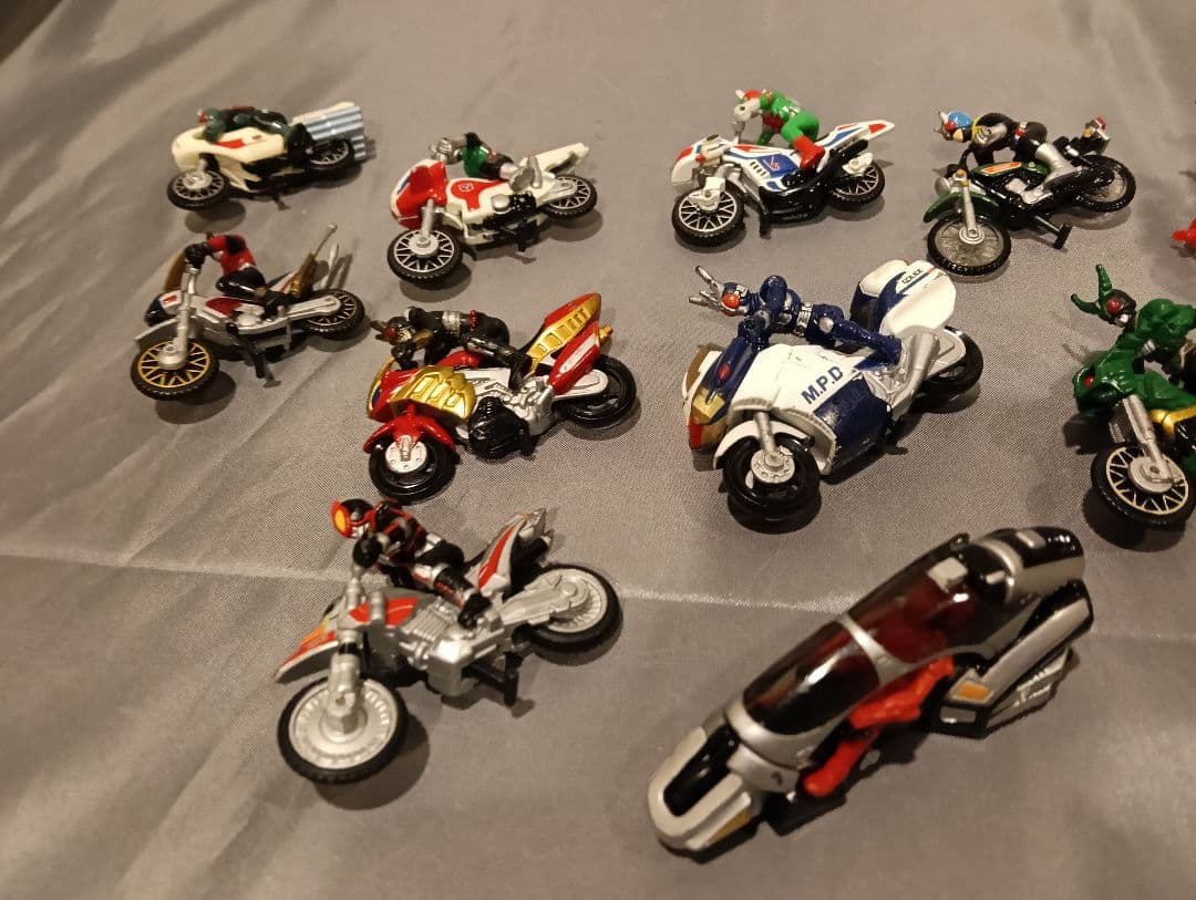 ホットウィール　仮面ライダー　バイクマシン　12台中古品セット