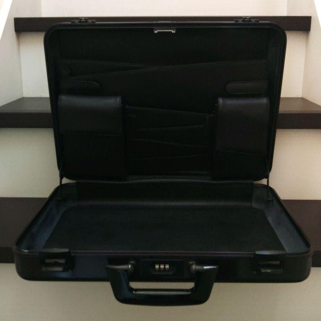 ZERO HALLIBURTON ブラックアメリカ製アルミ アタッシュケース