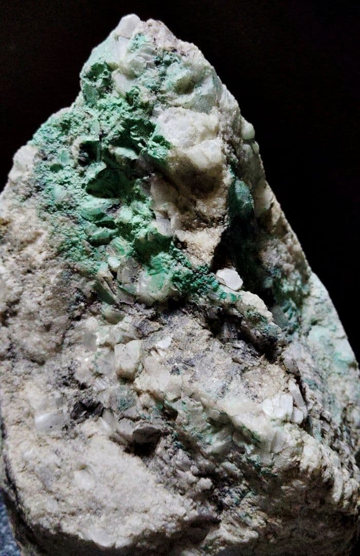 ☆国産マラカイト原石☆孔雀石【秩父鉱山・大黒ズリ3,128g】