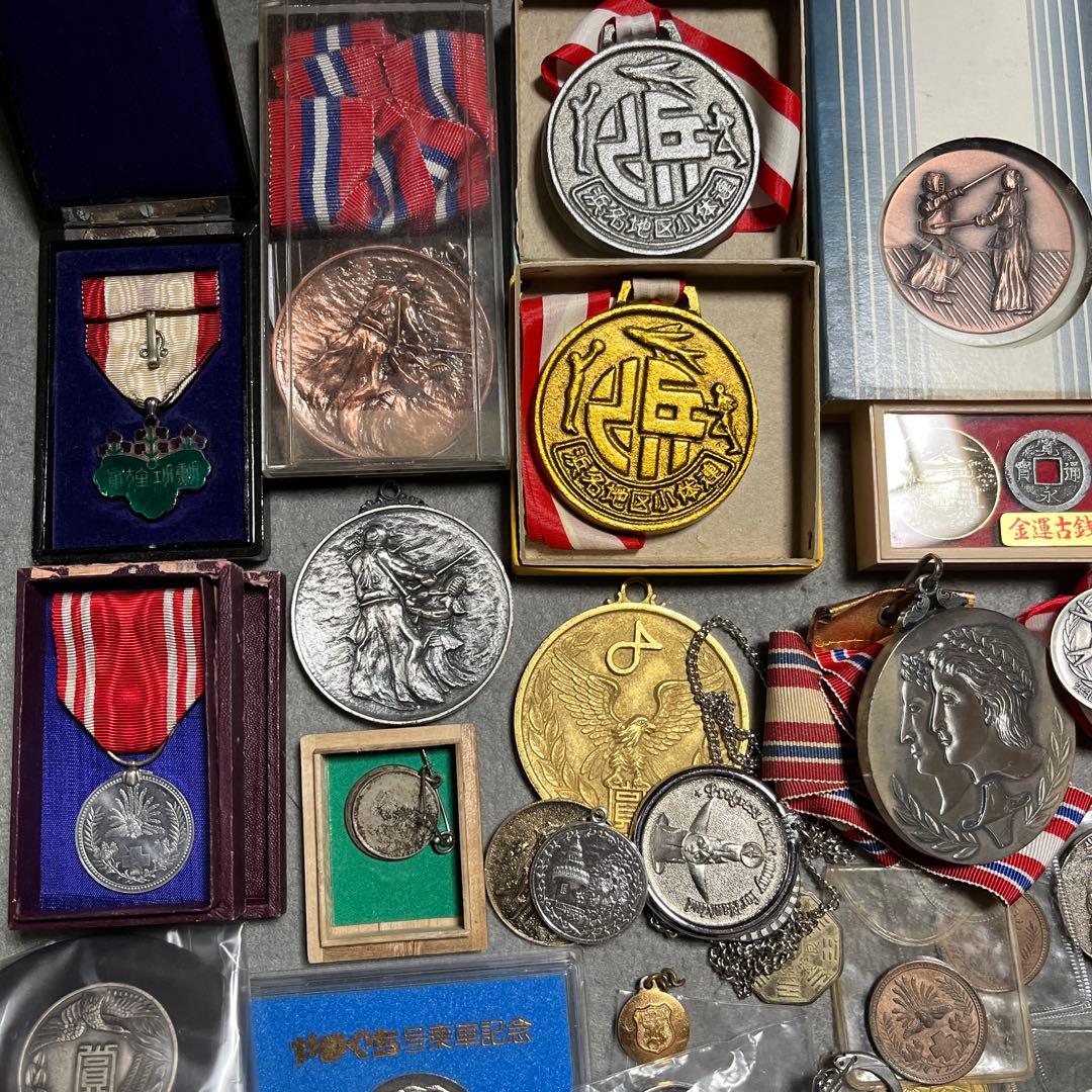 【値下げOK】 勲章 メダル 大量 まとめ売り 希少 徽章 赤十字社 ビンテージ