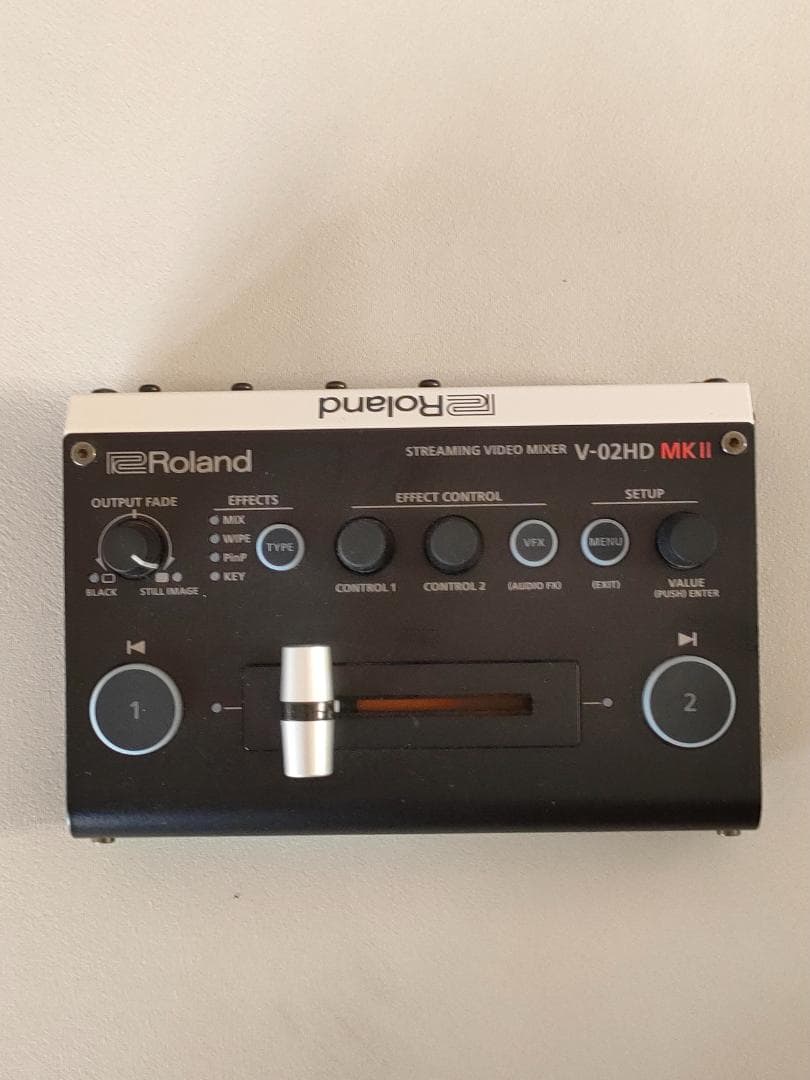 Roland V-02HD MK II ストリーミングビデオミキサー Roland Pro A/V - V-02HD MK II | Streaming Video Mixer