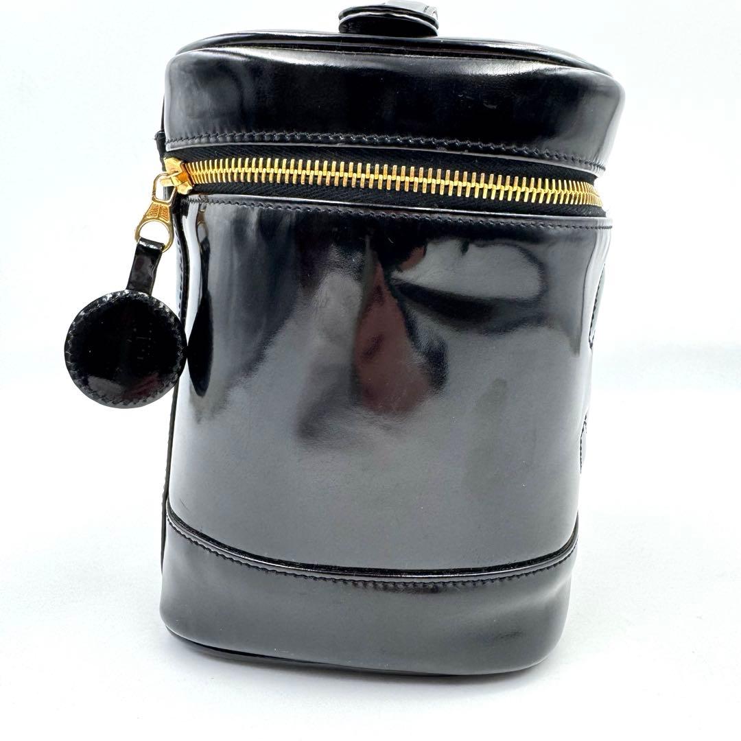 CHANEL シャネル　バニティバッグ　ブラック　エナメル　ココマーク　シール有