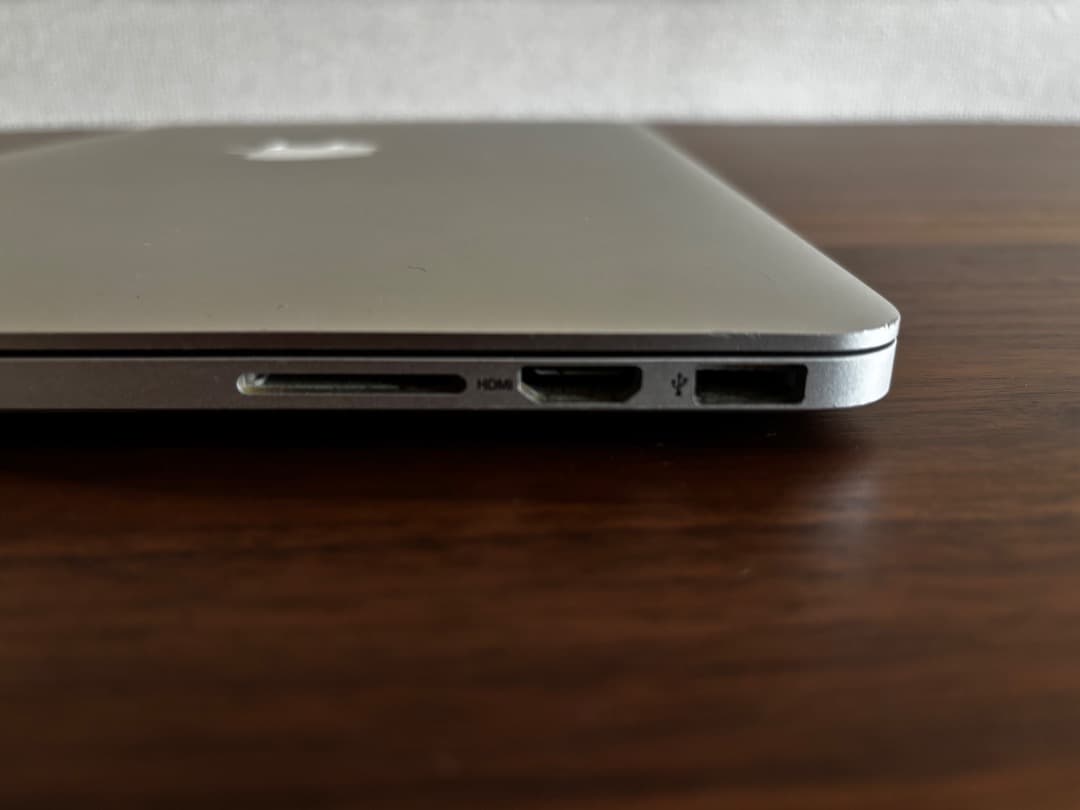 ジャンク品】MacBook Pro シルバー 本体 充電ケーブル付き Amazon.co