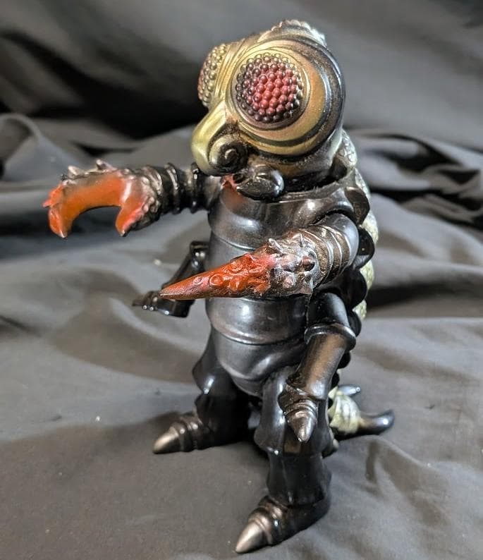 メガヌロン（トイグラフ）ソフビフィギュア