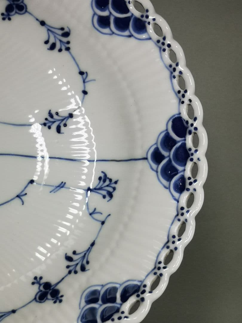 Antiq.RC ブルーフルーテッド フルレース オーバルディッシュ - メルカリ