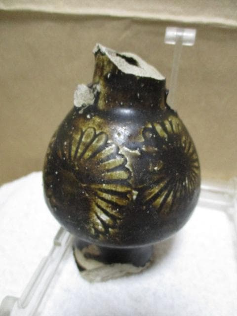 古瀬戸 鉄釉の仏花器 鎌倉ですが O35-1