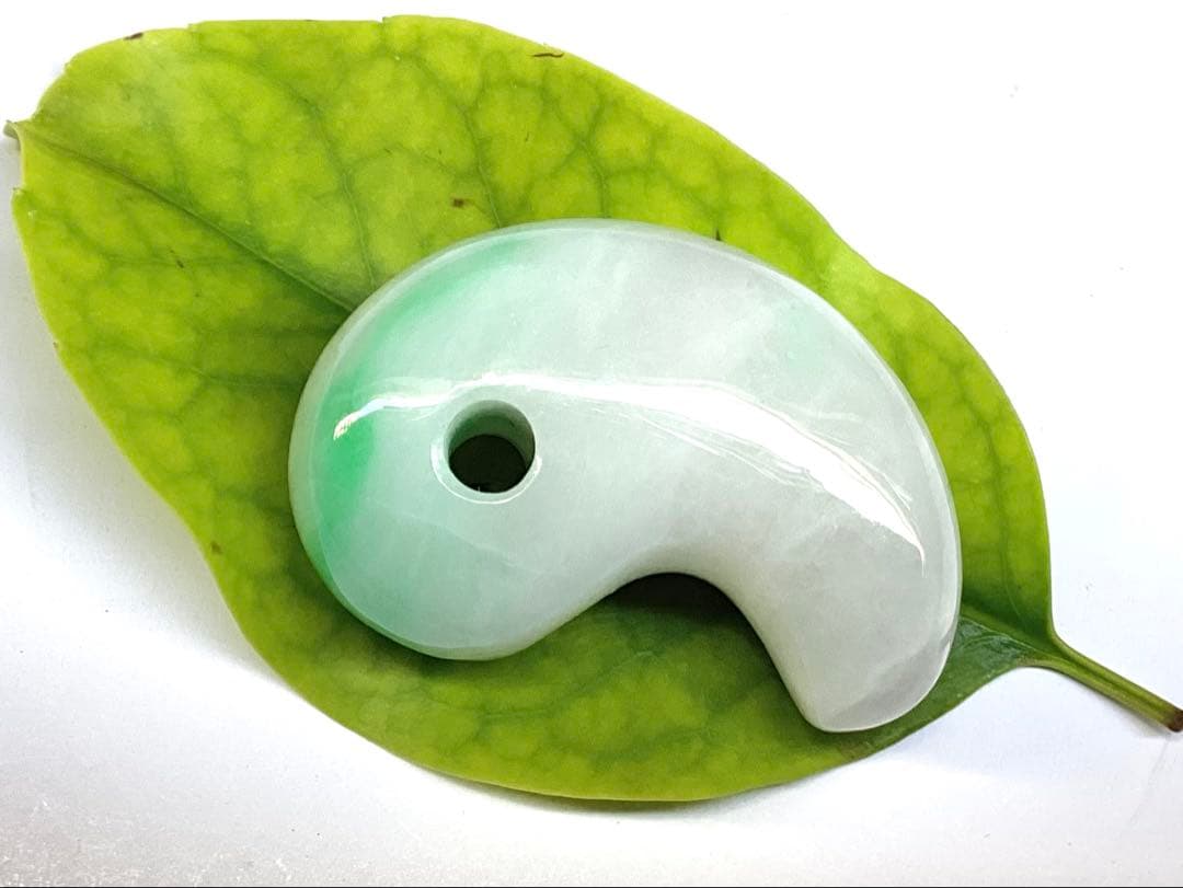 ✳premiumシリーズ 幸運導く天然無垢石の御守り 糸魚川翡翠ジェダイト