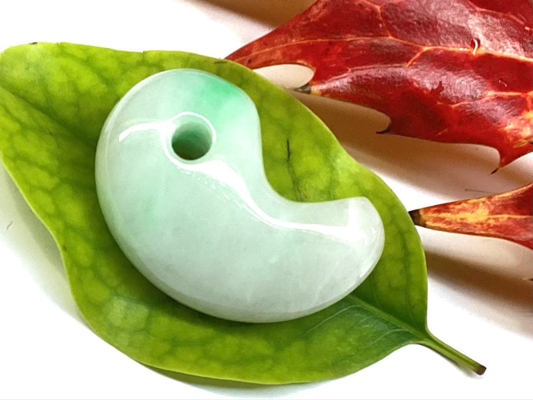 ✳premiumシリーズ 幸運導く天然無垢石の御守り 糸魚川翡翠ジェダイト