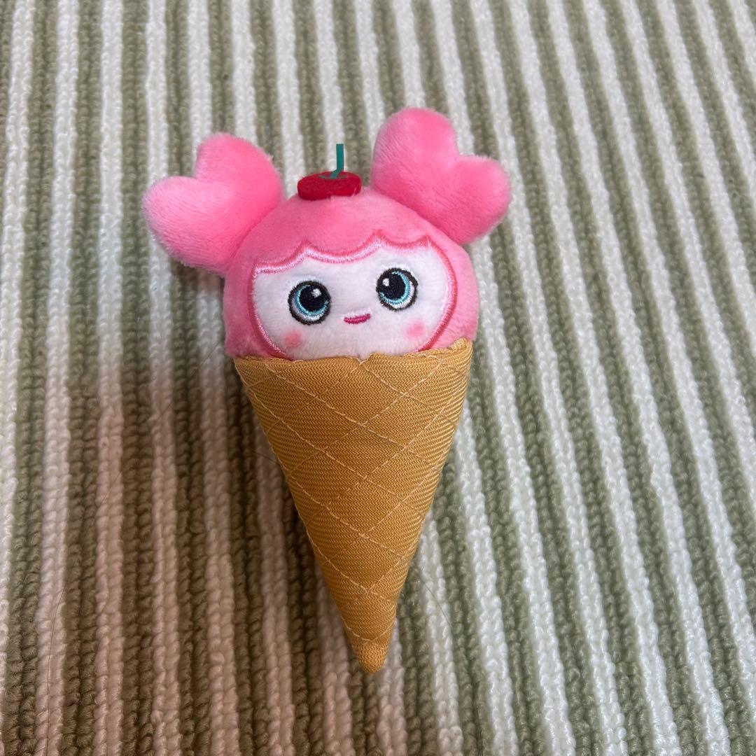 TWICE BABY LOVELYS アイスぬいぐるみバッチ モモ モブリー 商品詳細