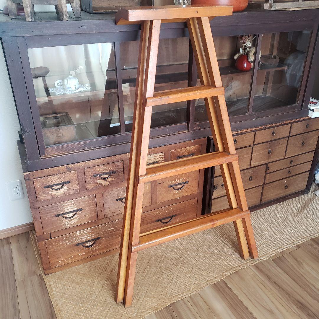 枯れた古い木製の脚立 ラダー 古道具 古家具 梯 シェルフ 棚｜古い木製