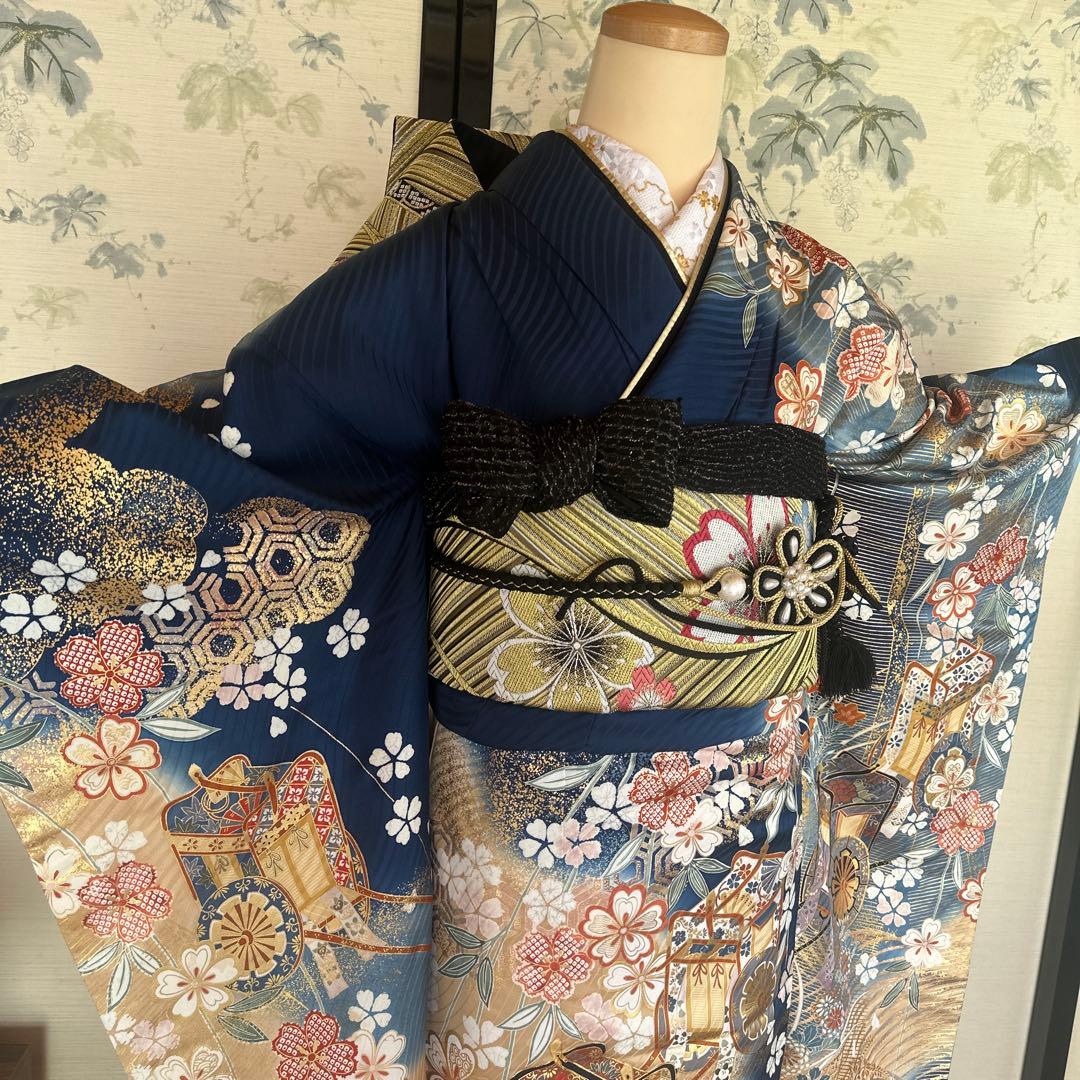 朱色の孔雀柄の振袖、長襦袢、帯、帯締のセット 丸昌ケース付き