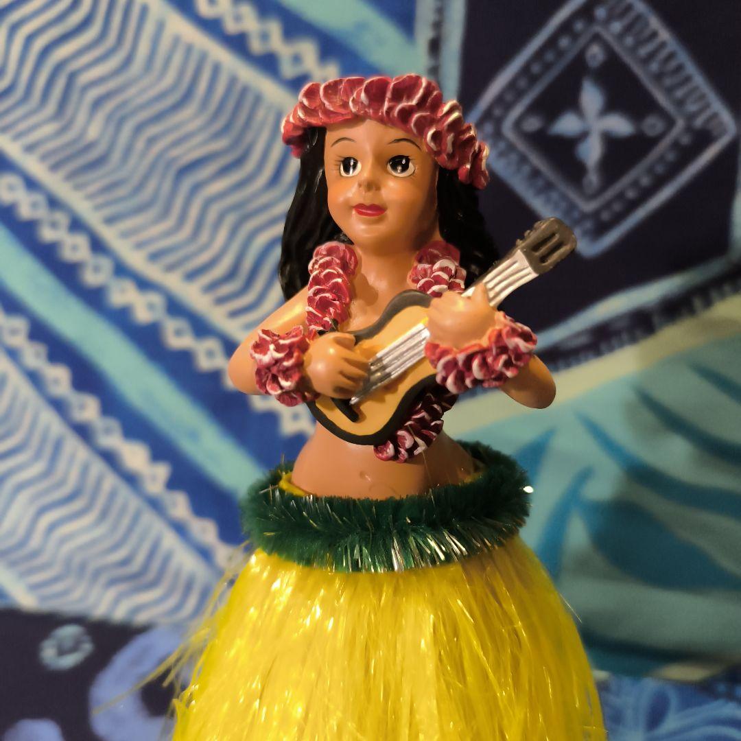 HulaDollダッシュボード用フラドール黄色w/ウクレレ