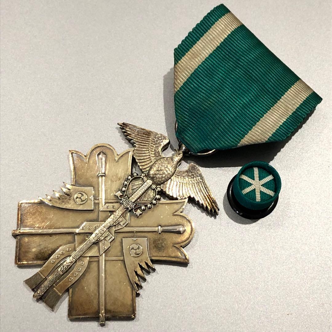 送料無料】 旧日本軍 陸軍 海軍 記章 徽章 功六級金鵄勲章 略綬 銀