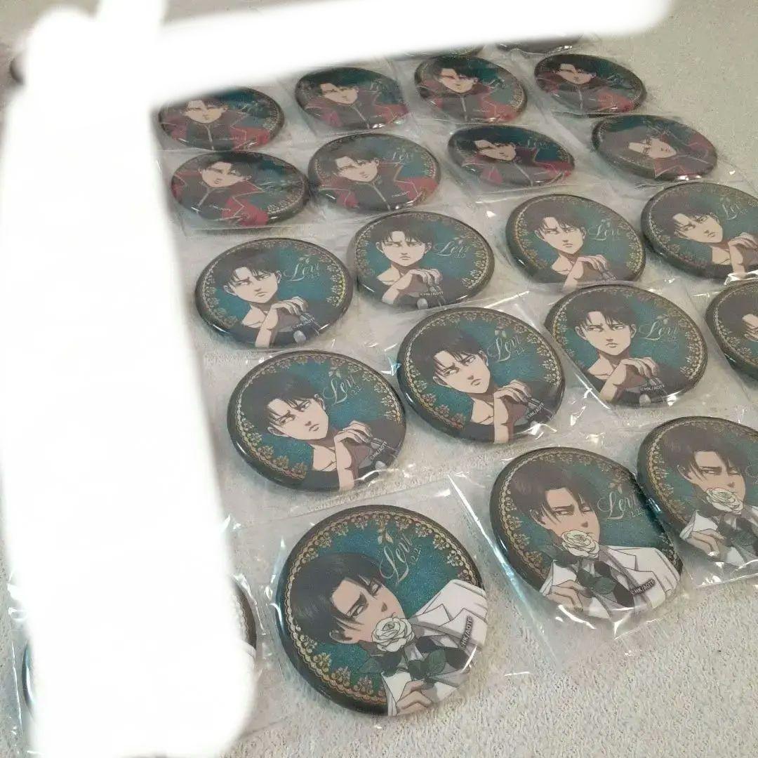 リヴァイ兵長　進撃の巨人　カラオケの鉄人コラボ　バースデー限定　缶バッジ