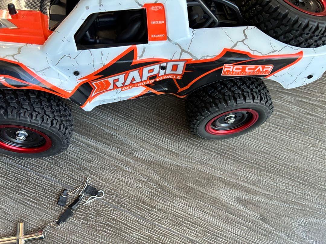 カスタム品 ラジコン　高速　メタルパーツ　バッテリーは一個です