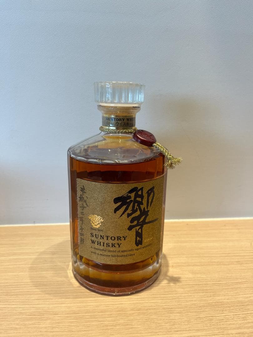 新入荷！！ 国産ウイスキー ウイスキー 響 ゴールドラベル サントリー