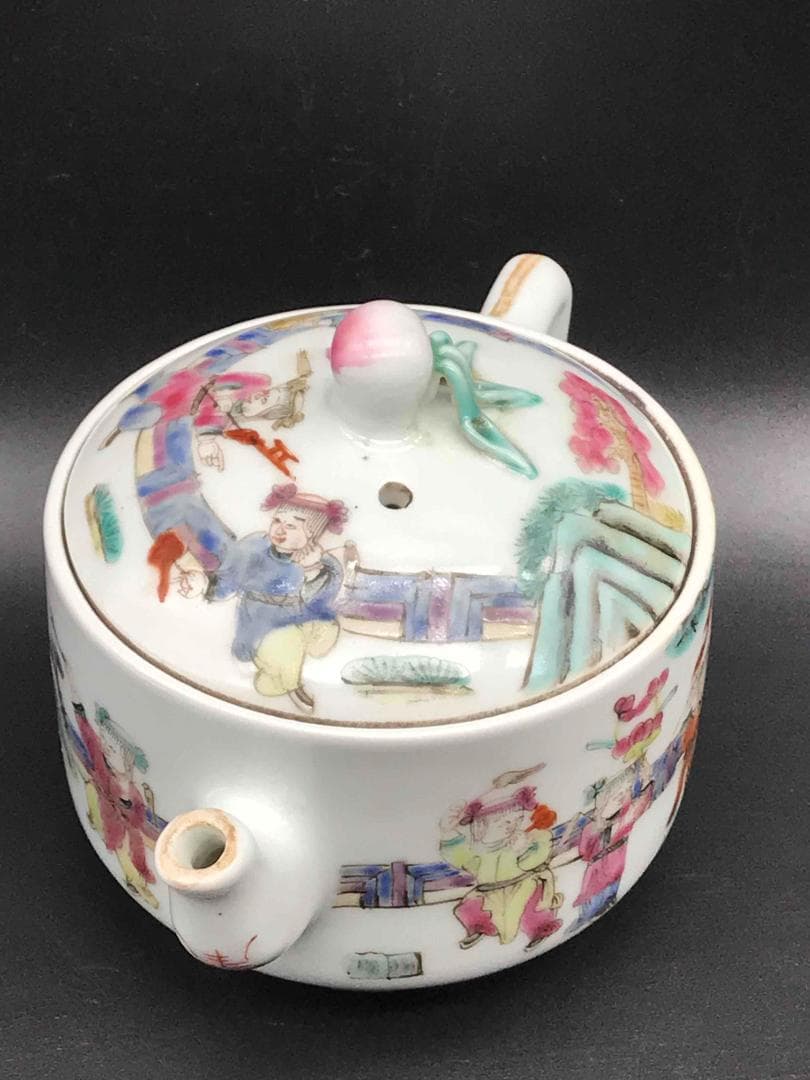 中国古美術 清同治 「同治年製」在銘 粉彩桃寿紋子供