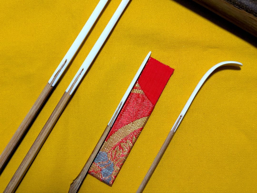 閉店S.】本煤竹共材挟継の茶杓・菓子箸・菓子切セット