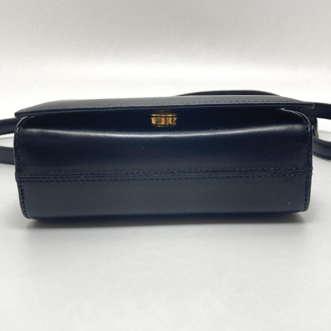 フェラガモ ヴァラリボン ミニショルダーバッグ ブラック ゴールド金具