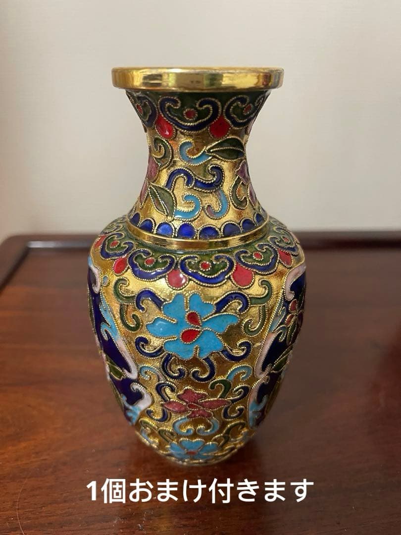中国美術 梅蝶柄 七宝 花瓶 一对。七宝焼 壶1個台付き。一輪挿し