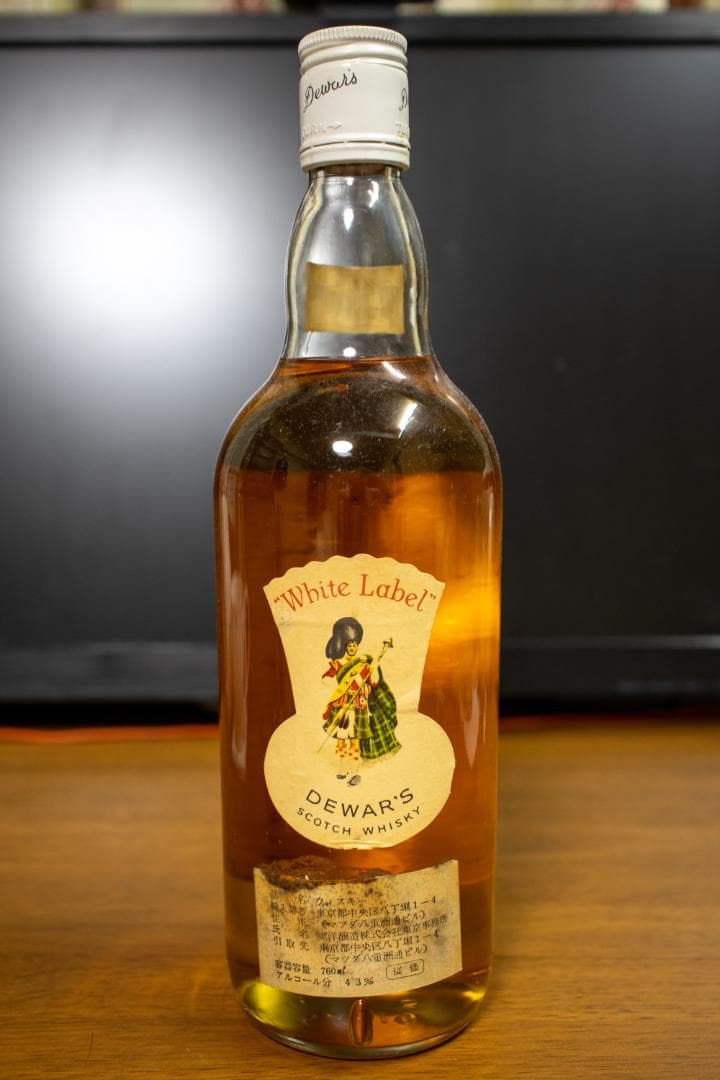 古酒】デュワーズ ホワイトラベル 白黒紋章 - メルカリ