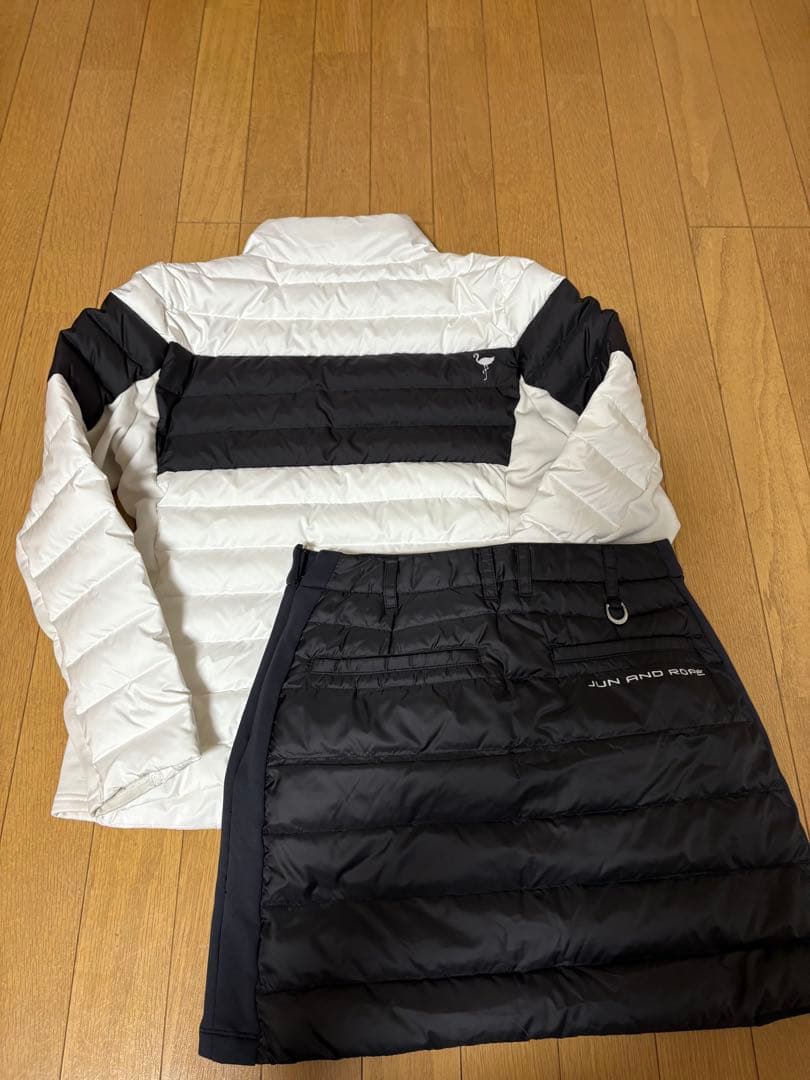 ジュンアンドロペ ホワイト/ブラック ダウンジャケット&スカートセット