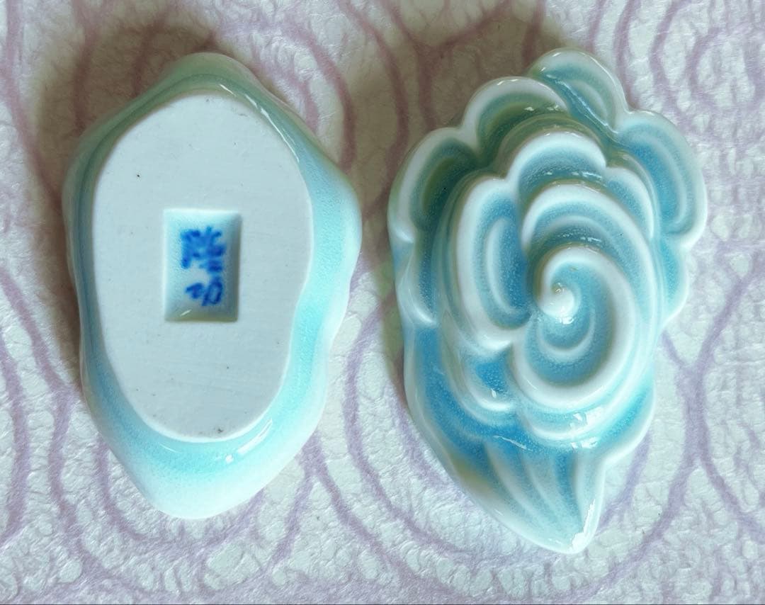 有田焼　雲流香合（青白磁）