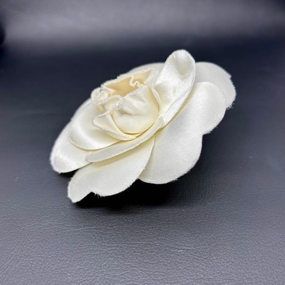 美品】【シャネル】コサージュ ブローチ カメリア 白 入園式 入学式