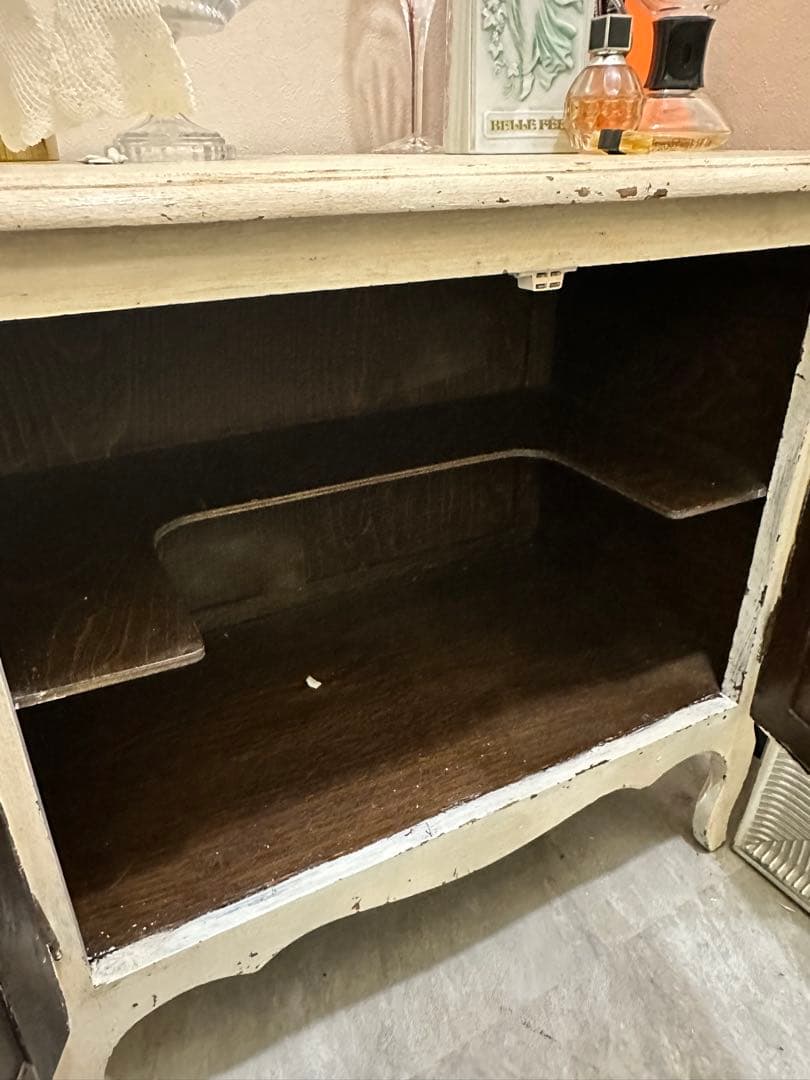 ヴィンテージホワイト木製アンティーク風キャビネット