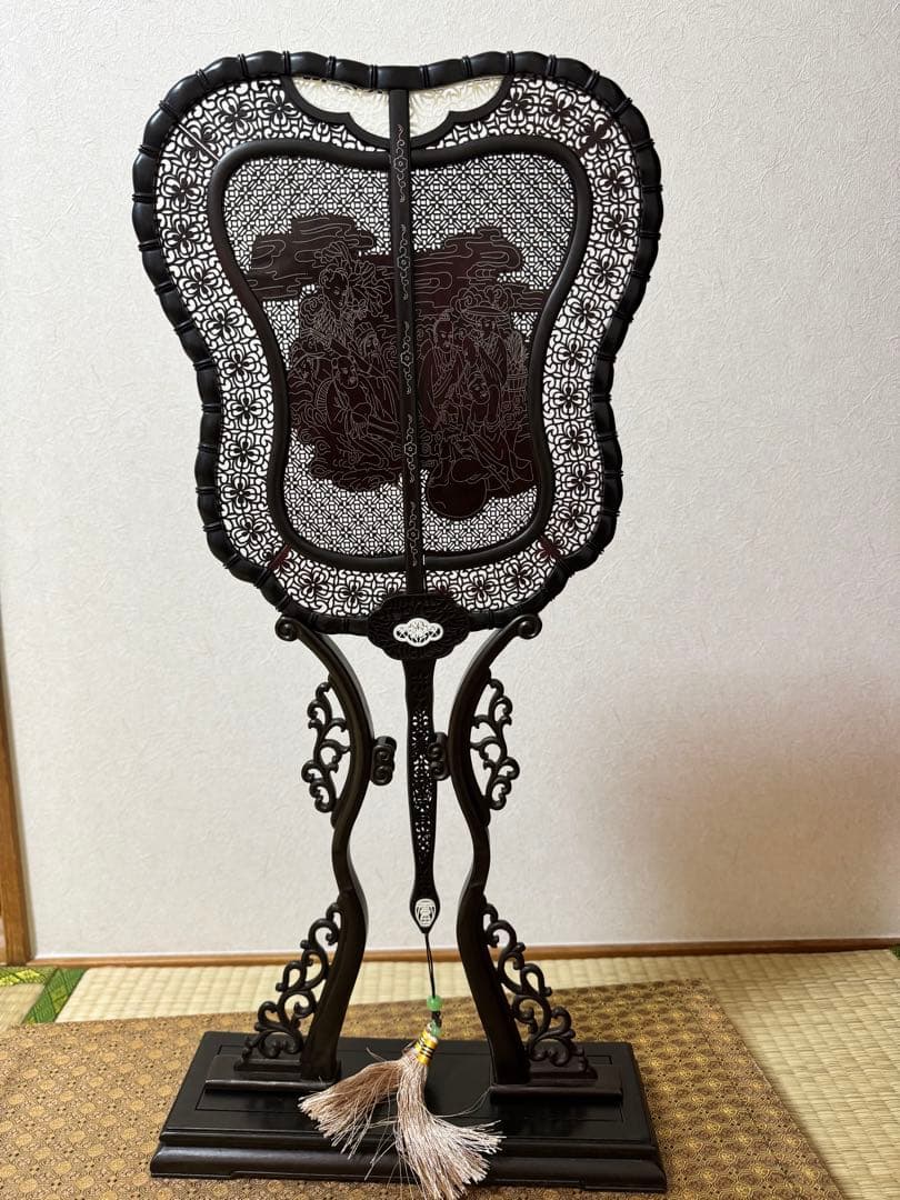 中国美術 透彫刻 軍配 高48cm幅28cm 台座・箱付 両面 団扇 - メルカリ