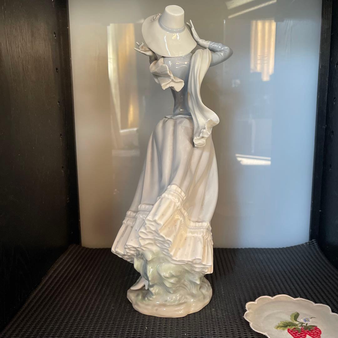 リヤドロ　春のそよ風　陶器製