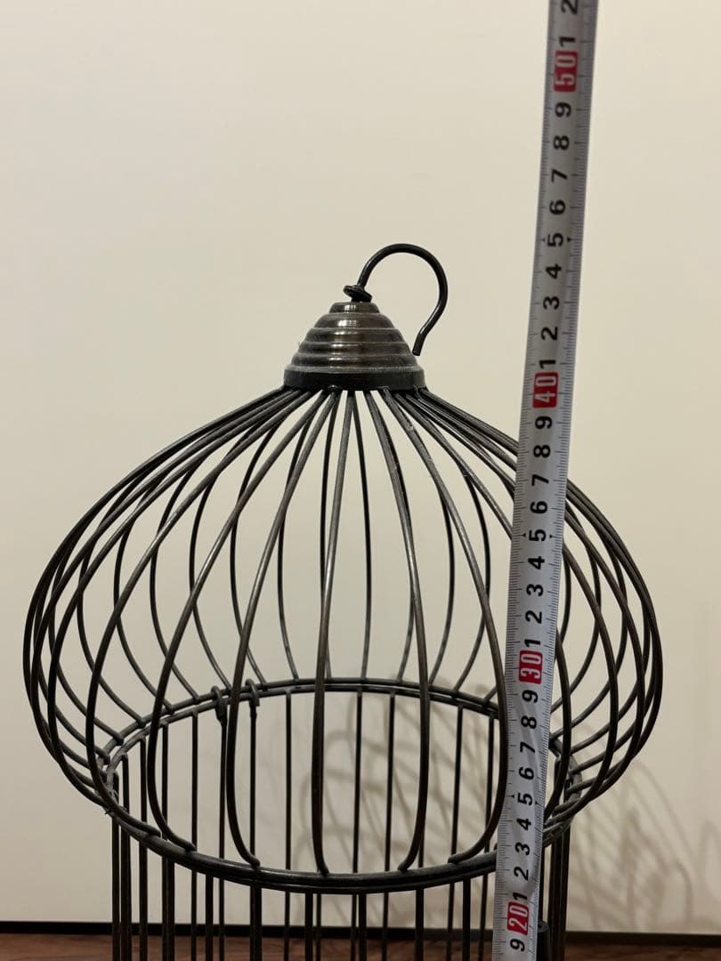 濃い銀色の金属製 インテリア鳥かご