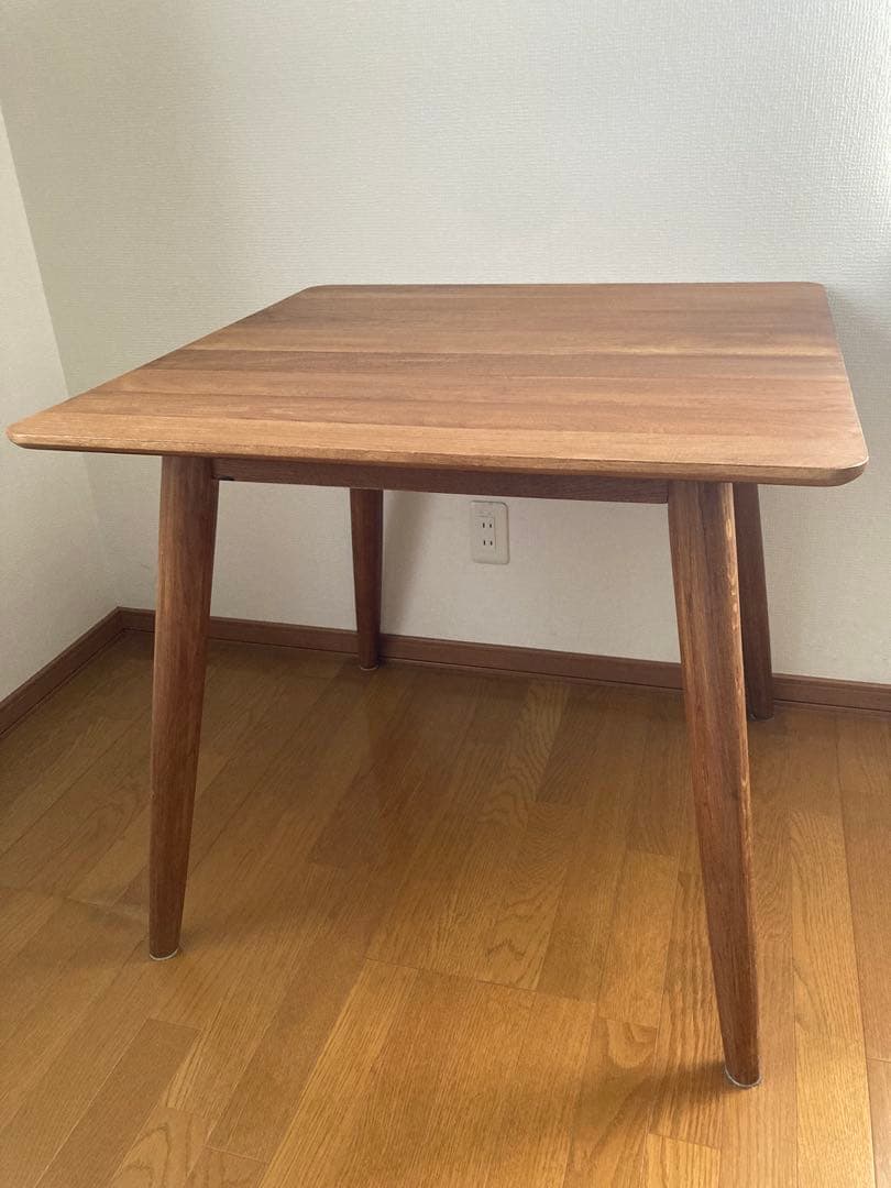 木製　ヴィンテージ風　ダイニングテーブル　正方形　ブラウン