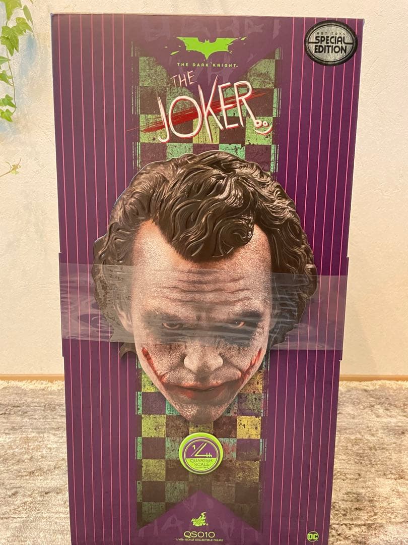 『ダークナイト』１／４スケールフィギュア　ジョーカー ［ボーナスアクセサリー付］