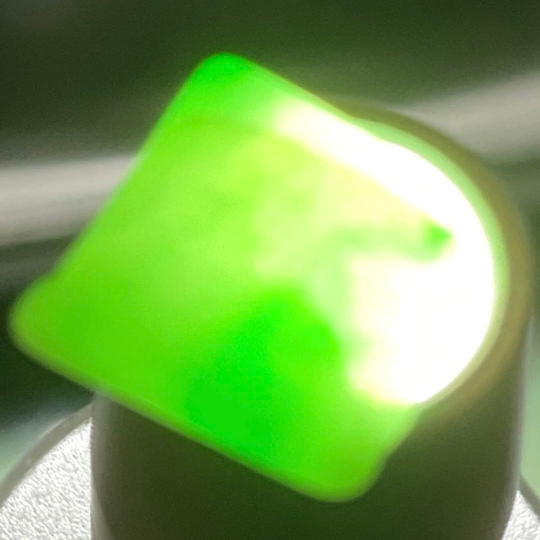 鮮やかな緑色　糸魚川翡翠3個セット合計3g ヒスイ　ひすい