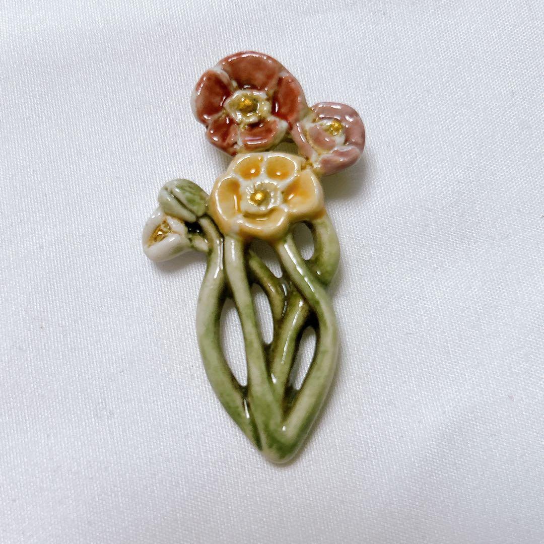 小菅幸子さん ブローチ - メルカリ