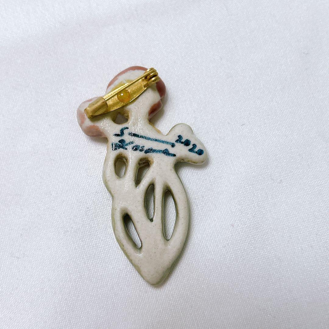 小菅幸子さん ブローチ - メルカリ