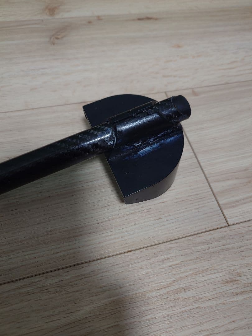 WoodWindDesign(オランダ)のバスクラリネット用カーボンスタンド