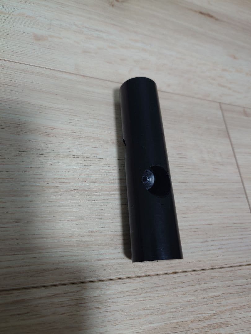 WoodWindDesign(オランダ)のバスクラリネット用カーボンスタンド