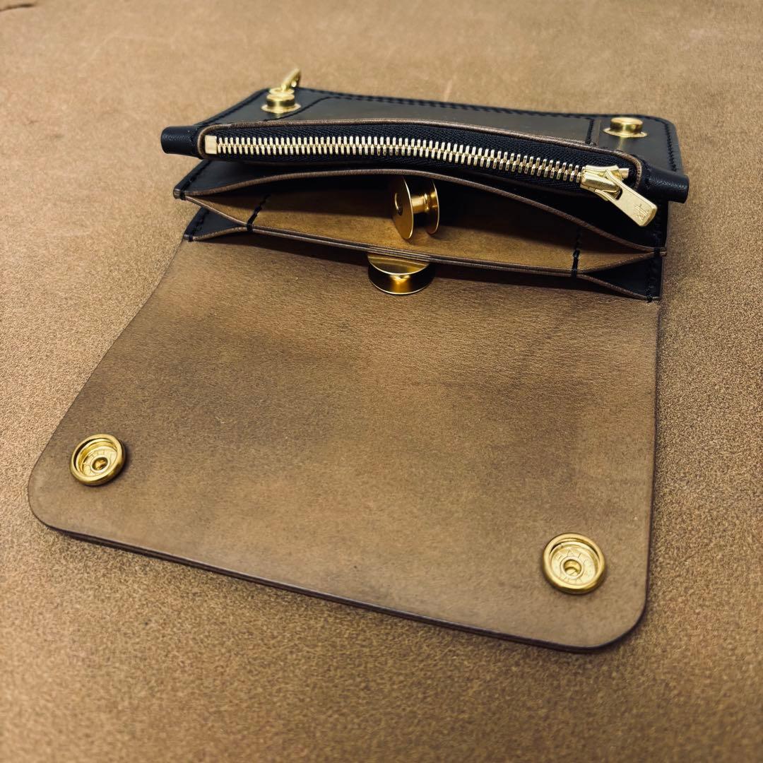 ホースバット　トラッカーウォレット　ミドル　黒　茶心　3層　MARYAM