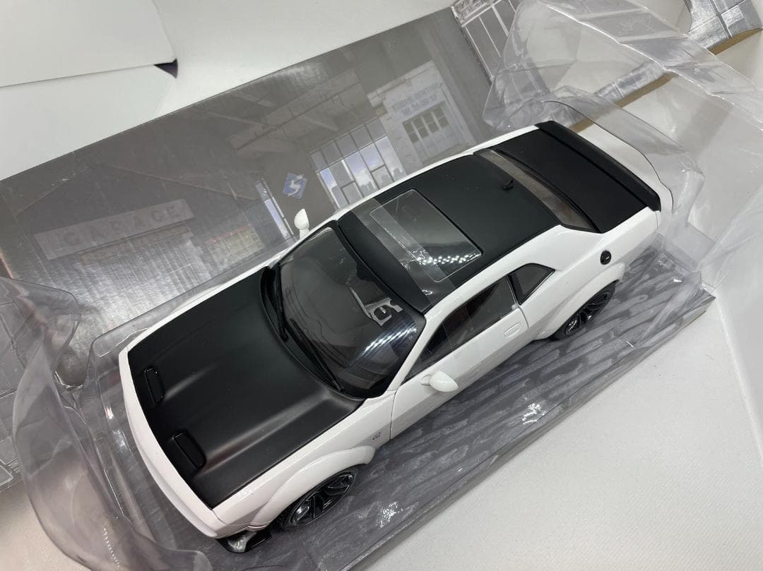 302-013 ソリド 1/18 ダッジ チャレンジャー SRT HELLCAT