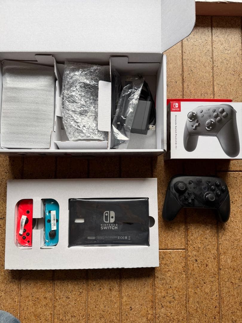 Nintendo Switch 本体 ネオンレッド/ネオンブルー　プロコン付き❣️