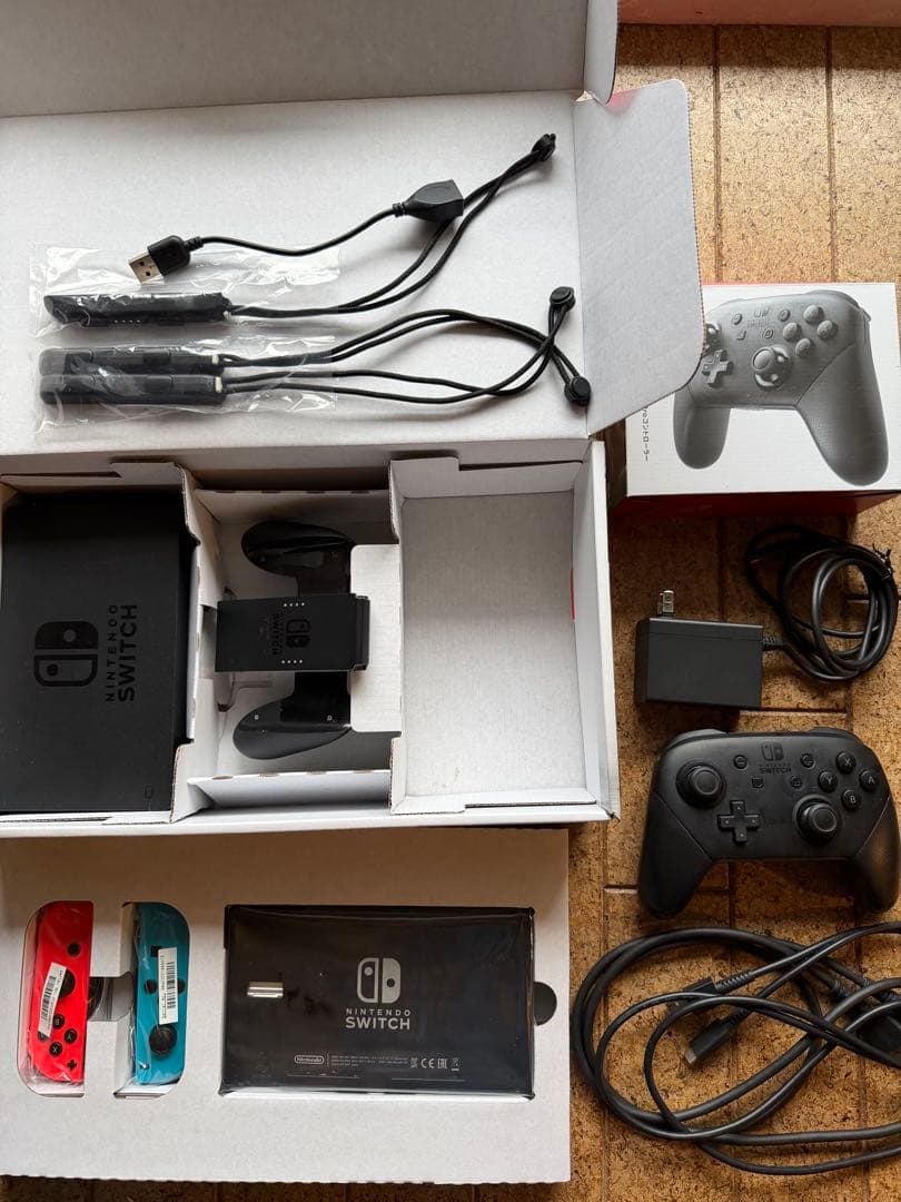 Nintendo Switch 本体 ネオンレッド/ネオンブルー　プロコン付き❣️